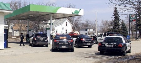 Police respond to a report at the Ankeny Minimart No. 1 store at 1205 Oakland Place Southeast Monday afternoon. Jason Schoonover/jason.schoonover@austindailyherald.com