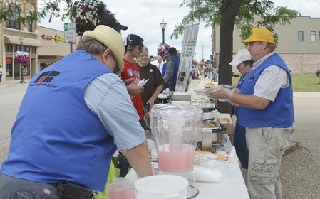Members of the Mower County Farm Bureau serve sandwiches and lemonade during Crazy Days in downtown Austin. Alex Smith/alex.smith@austindailyherald.com