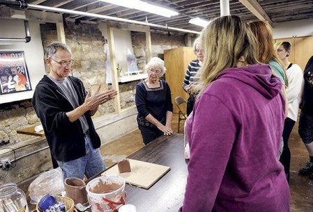 John Sullivan talks to students in his pottery class Thursday night at the Austin ArtWorks Center. Photos by Eric Johnson/photodesk@austidnailyherald.com