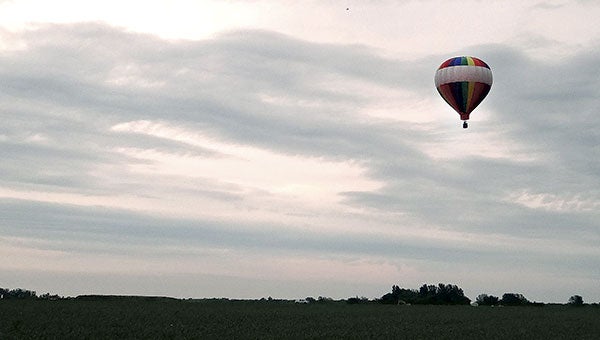 Gary Trimble’s hot air balloon, carrying Tracy Schilling over Mower County, fulfilled Schilling’s dream to ride in a balloon. Photos provided                       