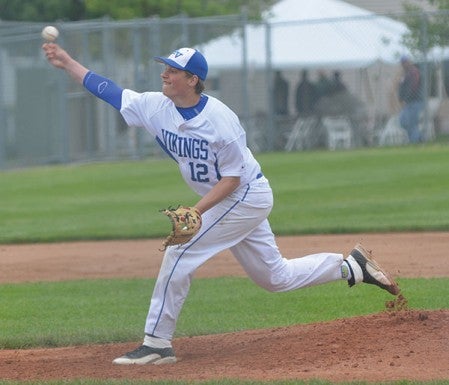 Adam Fjerstad pitches for Hayfield in Rochetster Saturday. Rocky Hulne/sports@austindailyherald.com