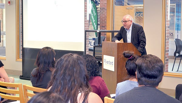 Alberto Fiero of the Mexican Consulate extols the virtues of higher education Tuesday at Riverland Community College. Consulate officials, state Department of Education managers and Riverland administration gave a presentation on DREAM Act and DACA laws to Latino students and parents. -- Trey Mewes/trey.mewes@austindailyherald.com