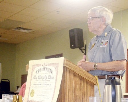 Darryl Meyer, Lt. Govenor Region LE for Minnesota and the two Dakotas, talked about the start of the Kiwanis Club Wednesday morning to celebrate the 40th anniversary of the Austin Kiwanis Club.  Jenae Hackensmith/jenae.hackensmith@austindailyherald.com
