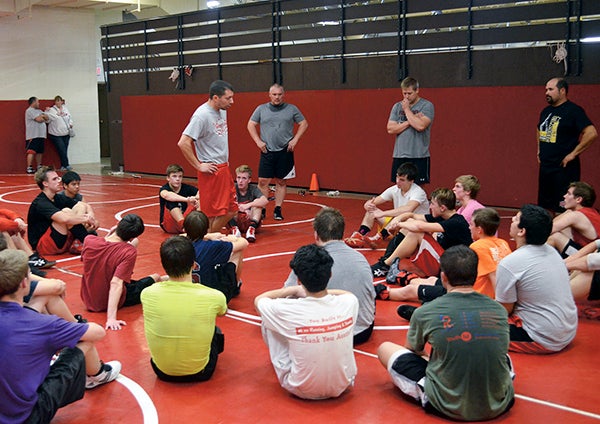 Austin head wrestling coach Jer Osgood speaks to the Packers after practice at AHS Wednesday. Rocky Hulne/sports@austindailyherald.com