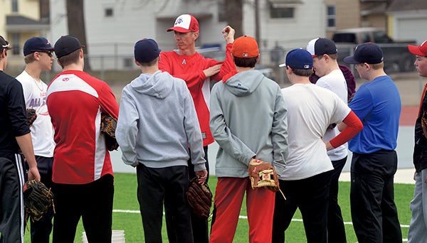 Austin head baseball coach Chris Gogolewski speaks to the Packers after practice at Wescott Athletic Complex Tuesday. Rocky Hulne/sports@austindailyherald.com