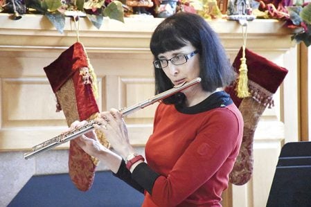 Flautist Amy Unseth of Rochester begins her piece for the group gathered at Sue Radloff's home on Friday. Deb Nicklay/deb.nicklay@austindailyherald.com